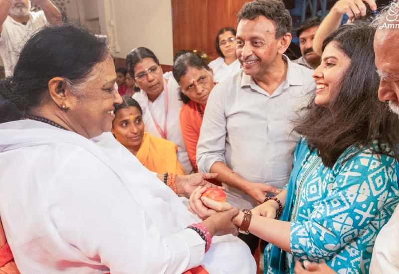 Amrita Hospitals: Asia’s First Double Upper-Arm Transplant Patient Comes to Thank Amma