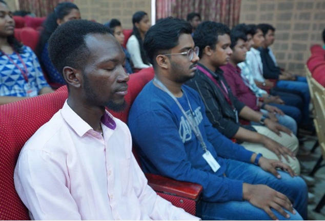 practicing-meditation-employees