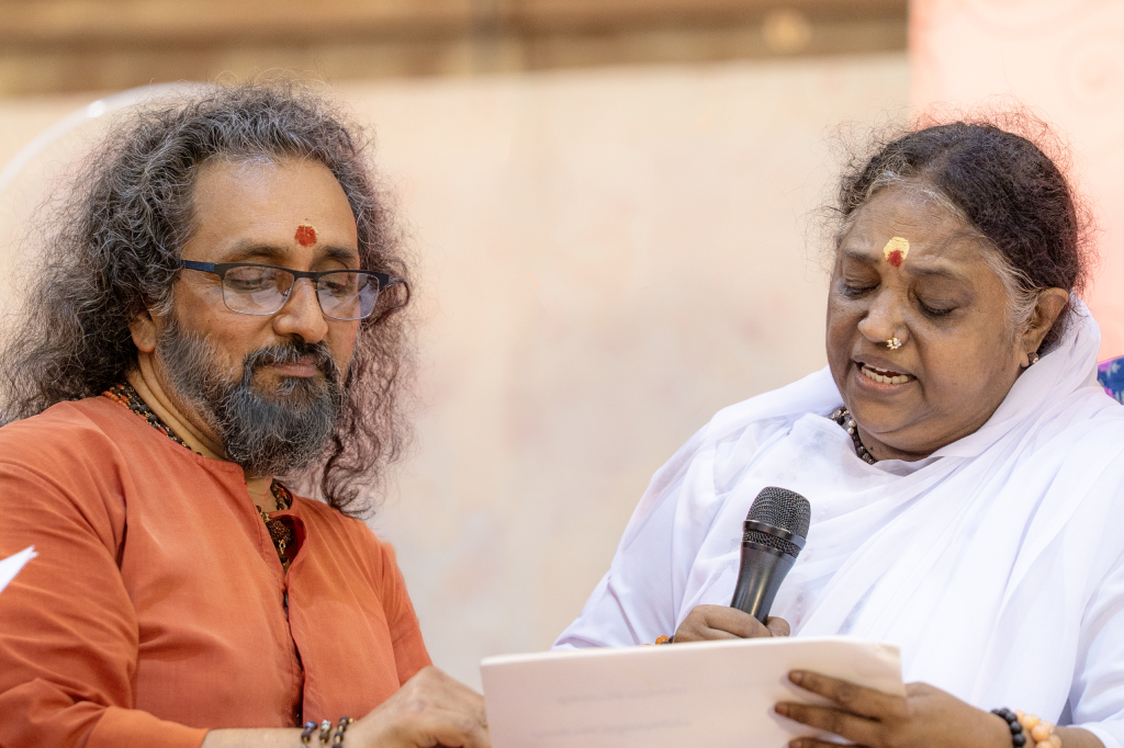 amma-swamiji.jpg