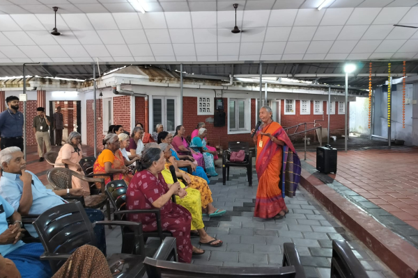 old-age-home-visit-thevara-gallery1