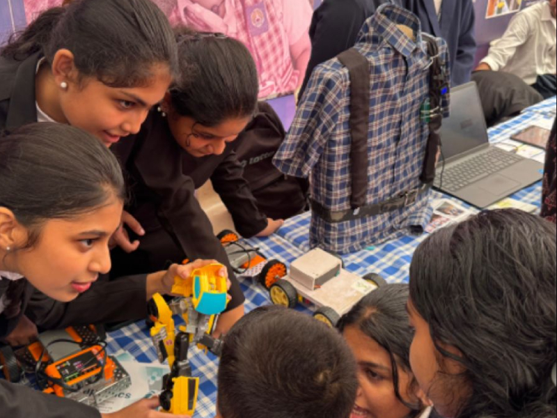 Quality Education in Action: Amrita Vidyalayam Students Shine at Atal Tinkering Labs Exhibition During Amritavarsham 72